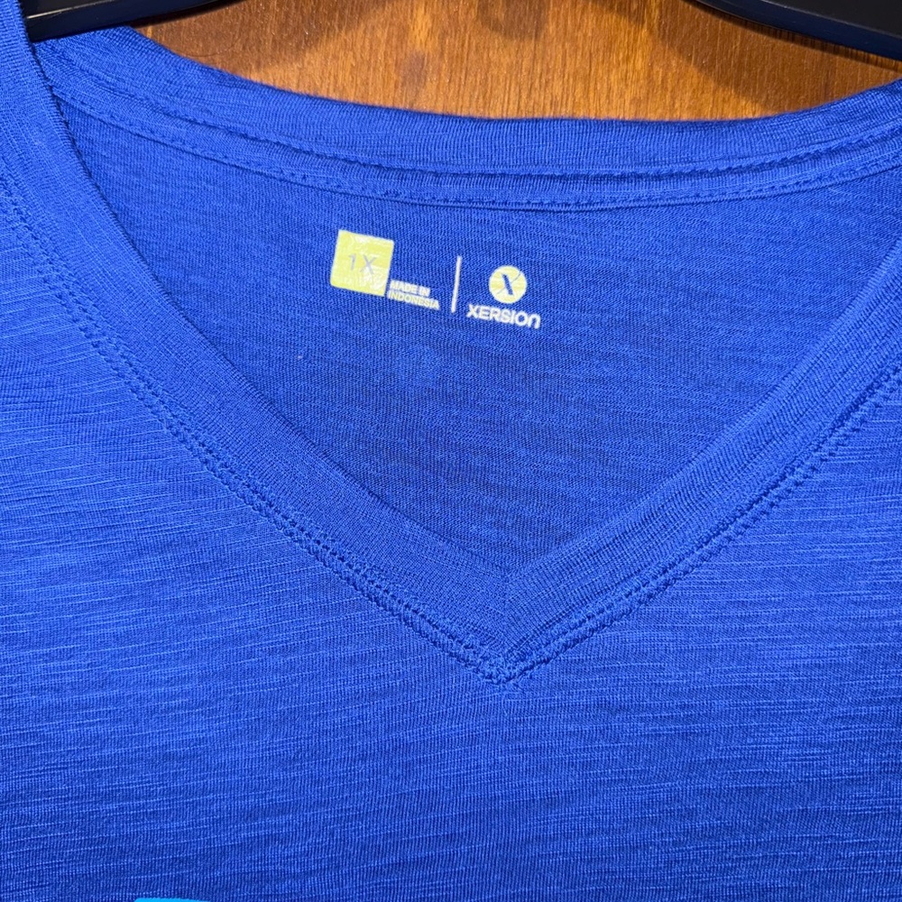 🐠 2 lot Xersion workout tees - Picture 6 of 7